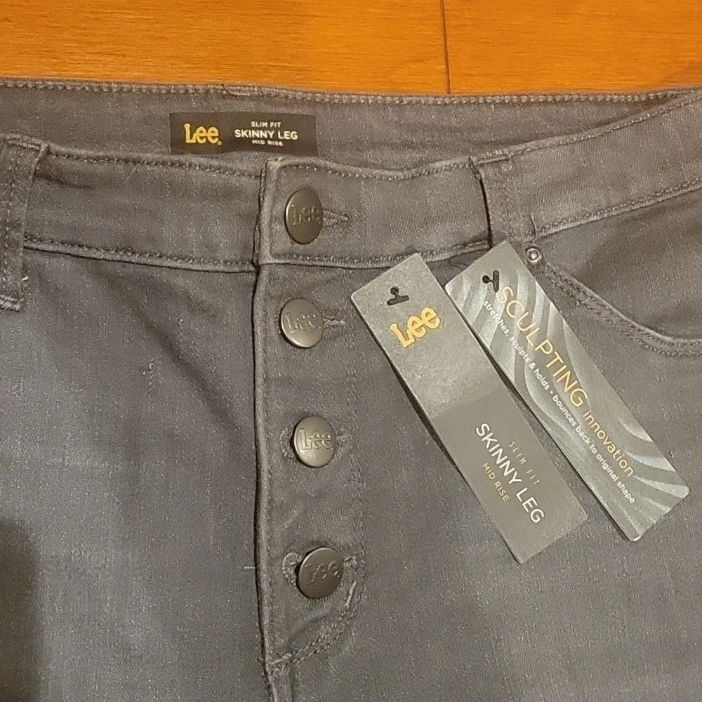 LEE NWT Scultping Skinny Mid Rise Jeans sz 16